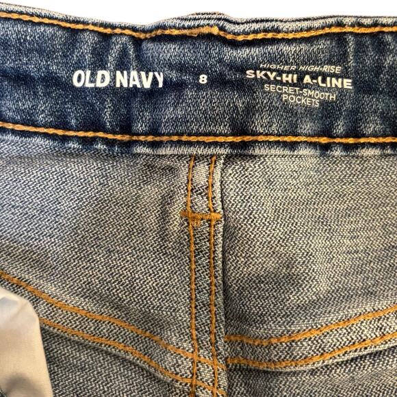 Old Navy Higher High-Rise Sky-High Cut-off Shorts Size 8 - Secret Smooth Pockets - Picture 4 of 7